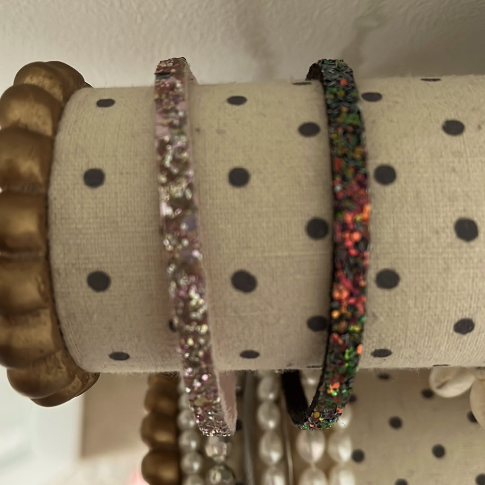 I am selling 2 glitter chokers for girls. They are in great shape.